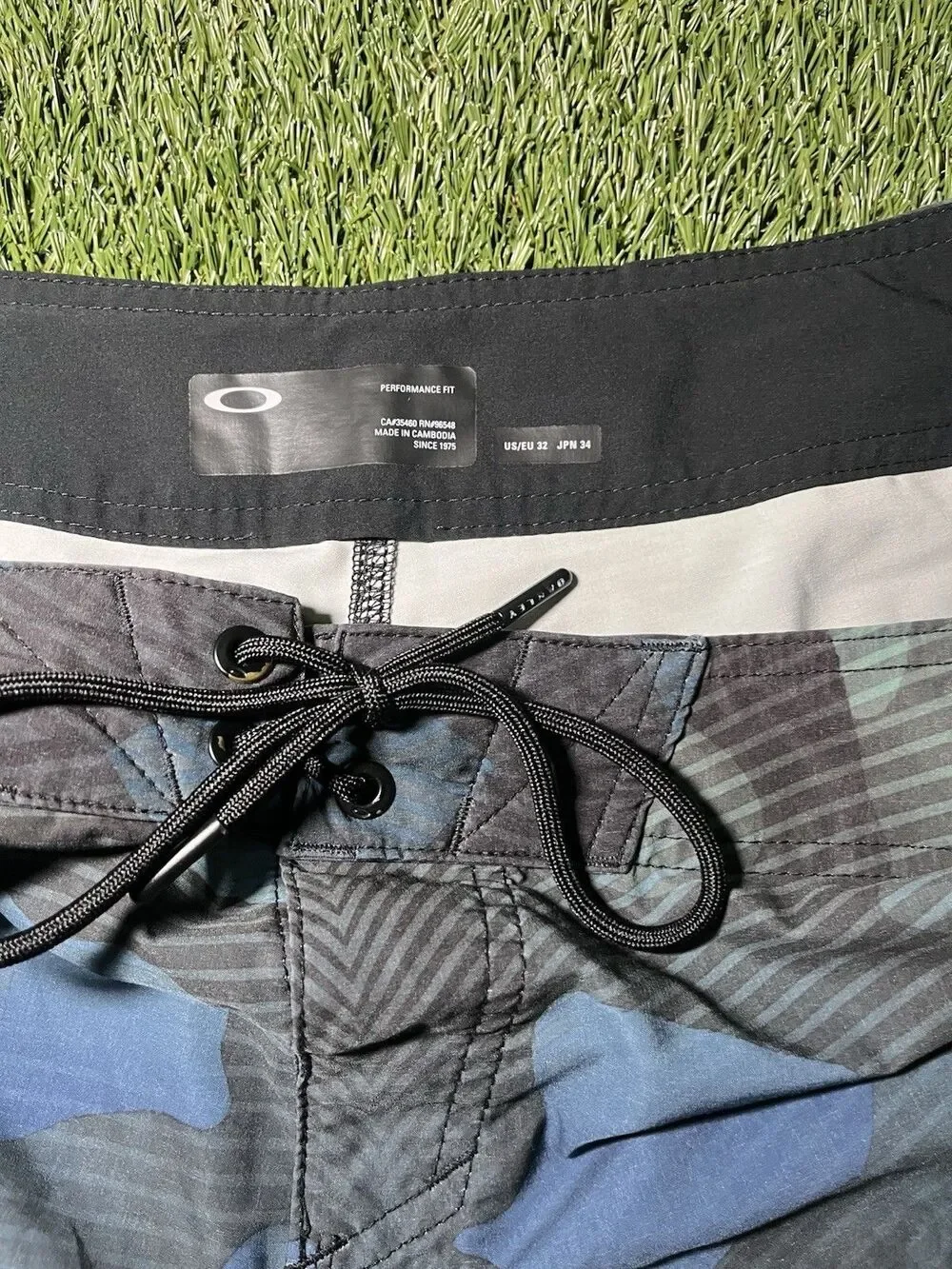 Oakley Board Shorts Camouflage Blue Gray Black Men's 32